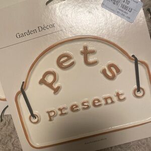 Pets Present Garden Decor